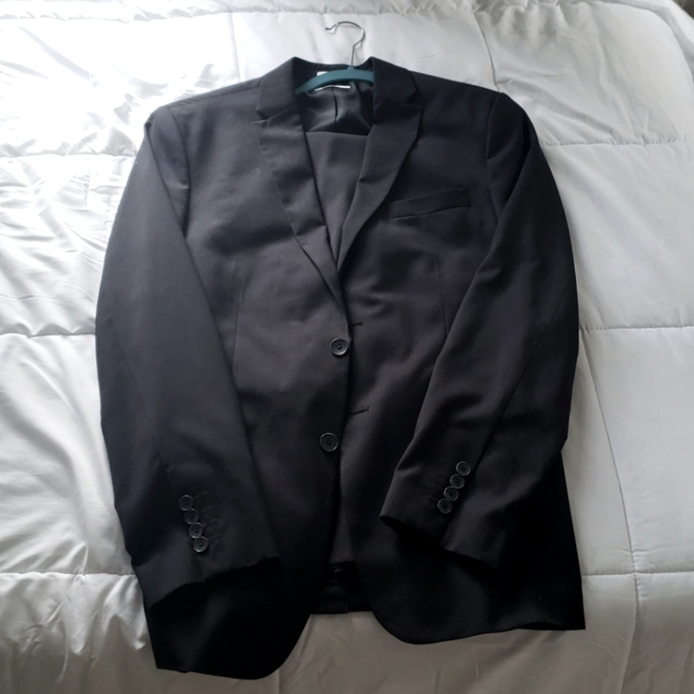 Calvin Klein suit, L coat, 33x32 pants, dark